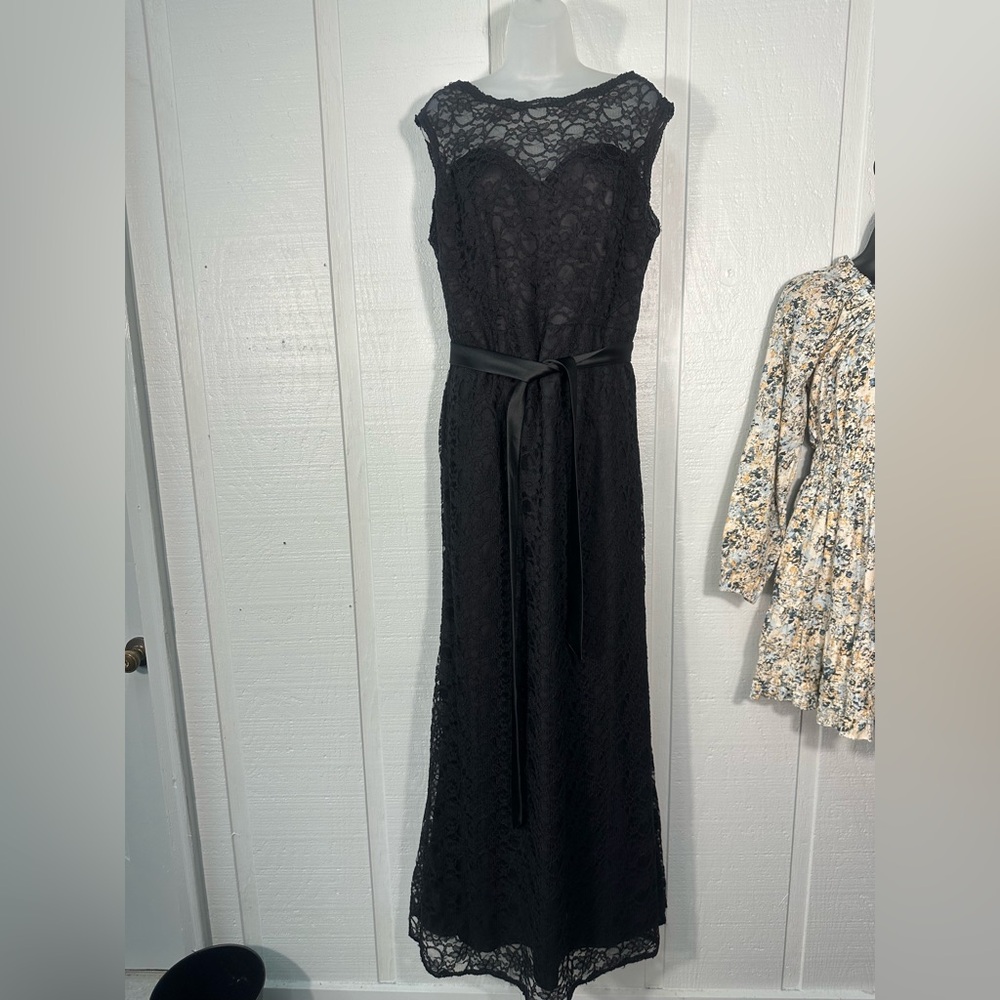 Mari Lee Black Lace Overlay Sleeveless  Dress Size 24 EUC